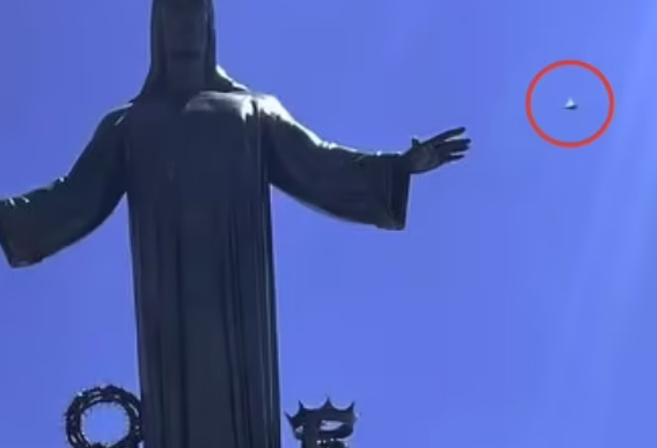 Над статуей Иисуса в Мексике запечатлели НЛО